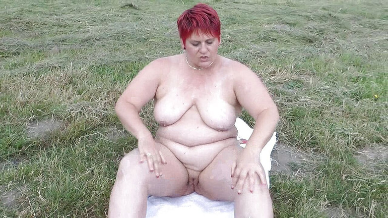 Anna Devot: Annadevot - Krém venku u jezera