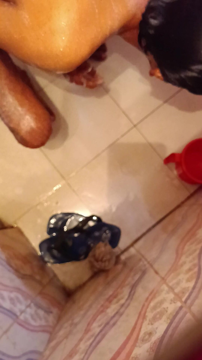 a-adix: Vydržte se v koupelně. pouze jeden muž.sexxx Video