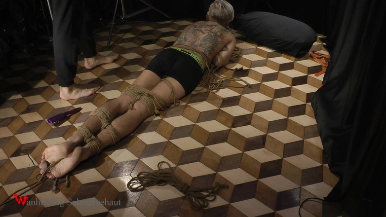 Wanheldvig: Nicky lechtá provazovou podlahu