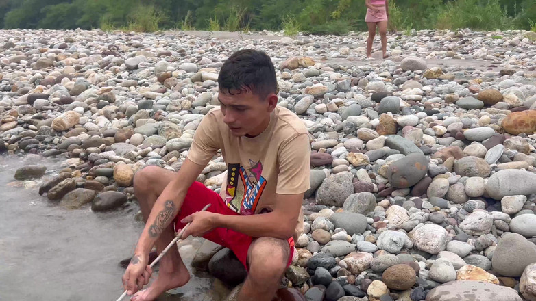 Hilary palvin: I Teach Young Latina How to Catch Fish and Then...