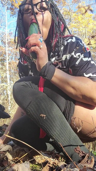 Daddy and UniQueen21: Sucking my cucumber before park ranges show up