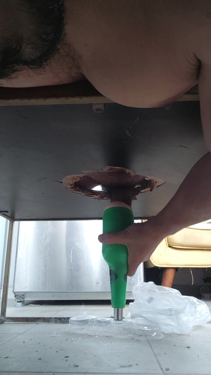 Grayalpha: Benvenuti nella mia troia del gloryhole