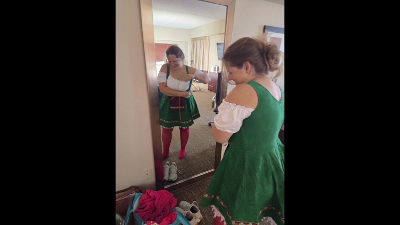 Gentleman Porno: Hotmomboss Goes off During Oktoberfest