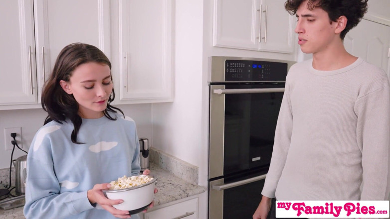 My family pies: Üvey kız kardeş paylaşmayı seviyor - s30:e4
