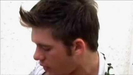 Gays Case: Dos gays chupando apasionadamente la carne cruda del otro y...