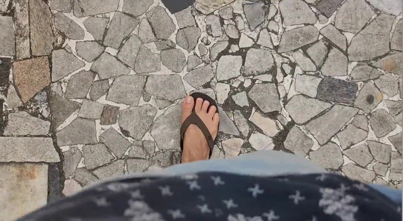 Pietro Montoya: Membersihkan kaki pemilikku dengan lidahku 10/09/2022