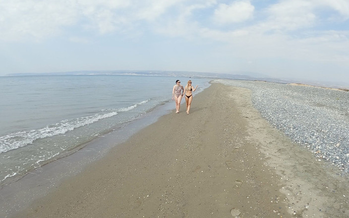 Lina Mila: ¿Vacaciones de chicas desnudas en la playa? ¡Verano, sol, lamerse el...