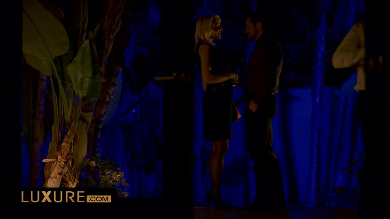 Luxure: Explorando desejos em um trio