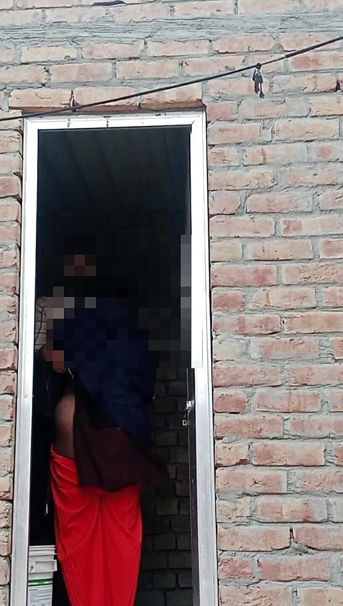 Husband wife: Dorf-liebhaber, morgensex-freundin bekommt ihren schwanz früh am morgen im badezimmer...