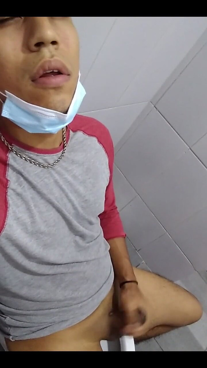 AlexAlejandro13: 5 minutos в туалеті
