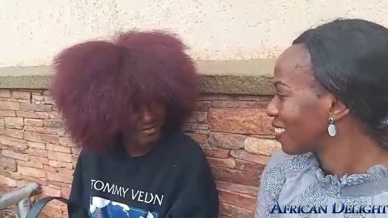African Beauties: Làm tình đồng tính nữ khỏa thân trong công viên
