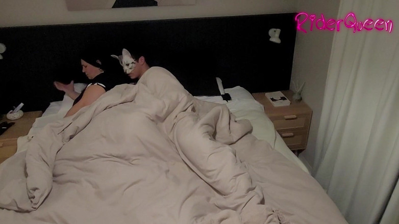 Riderqueen: Mama vitregă împarte patul fiul vitreg - videoclip pentru fani milf bbw