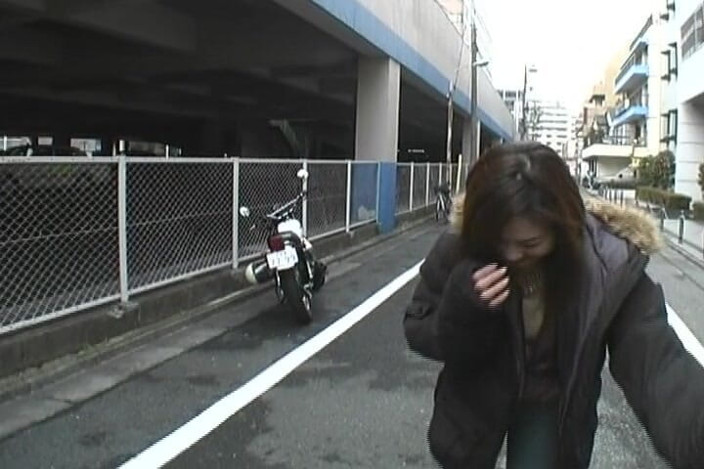 Tokyo Thrills: Mature Japanese Cougar Yagaide Shares Secret Outdoor Moments