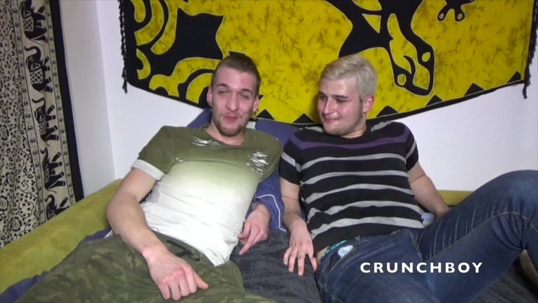 Crunch Boy: Плоскую блондинку использовали сыро в Roman ботанике