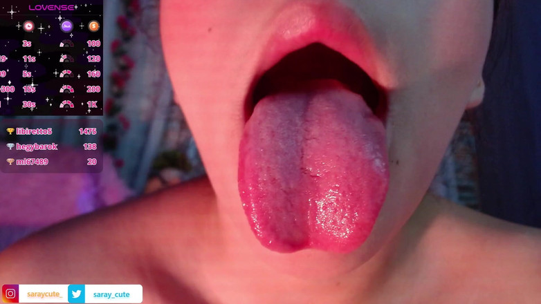 Saray_cute_: Miệng hay vú? Cô sẽ cho tôi uống sữa ở đâu?