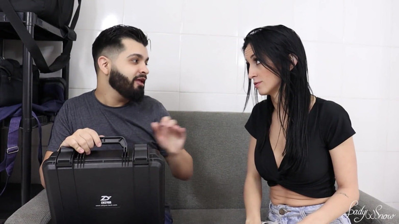 Lady Snow Brasil: Ho fatto sesso con mia cognata con uno strap on