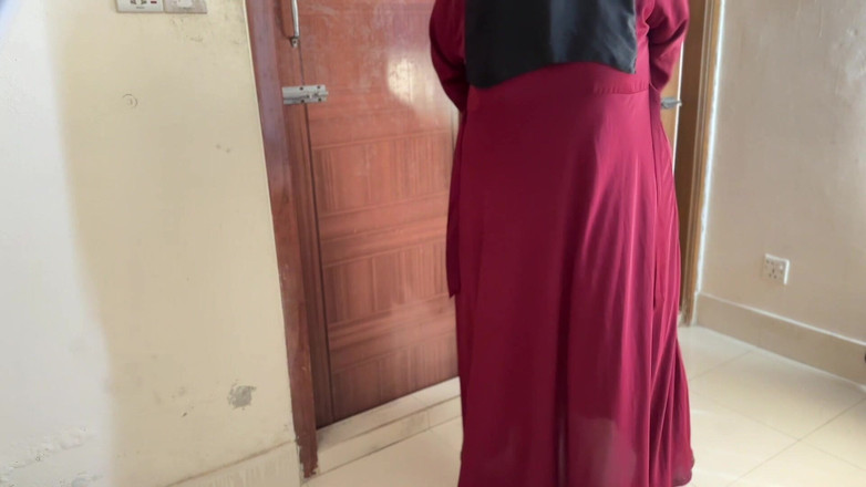 Aria Mia: 在我父母不在家的时候操我的大屁股继妹