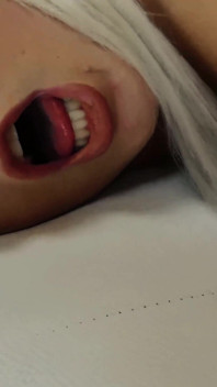 Emily Viene Scopata Dal Patrigno Dopo Che Gioca Con Il Suo Hitachi