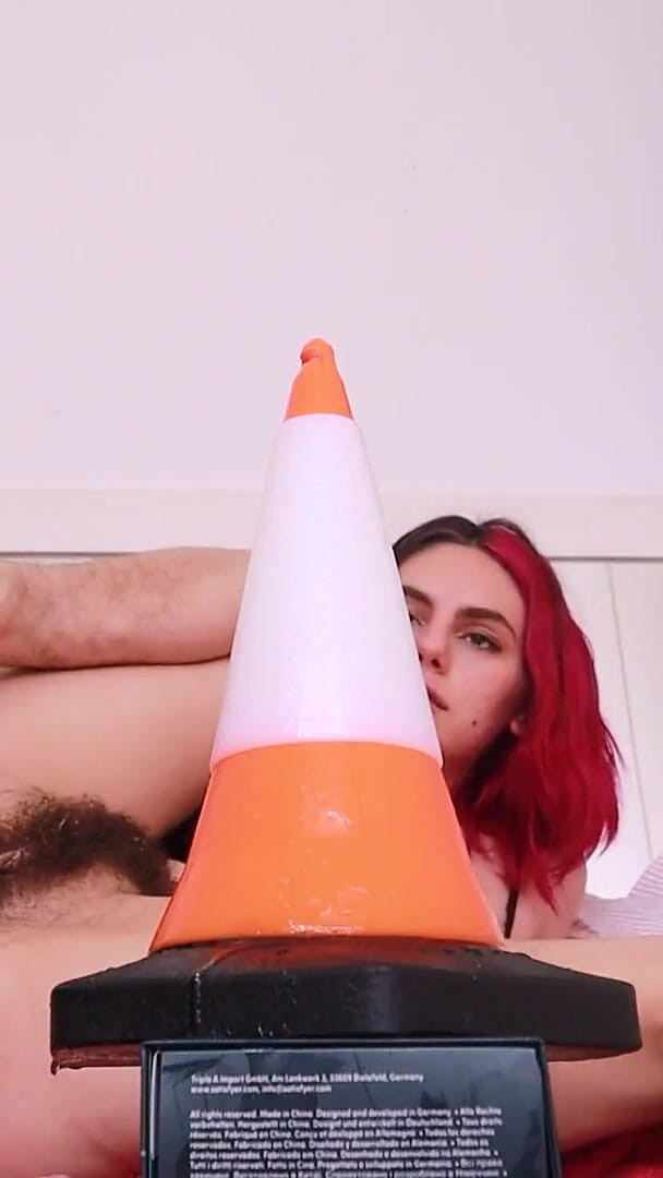 Slowmotion Traffic Cone Insertion (Pipaypipo) Slowmotion Traffic Cone Insertion (Pipaypipo)