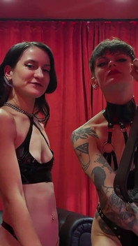 Fangs out 1: Mistress ae aur Miss Flora ke saath laal kamre men land chudaee dekhne ka bindu