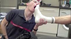 Sneaker gay: Krásný kluk Scally ošukaný pánem v tenisce