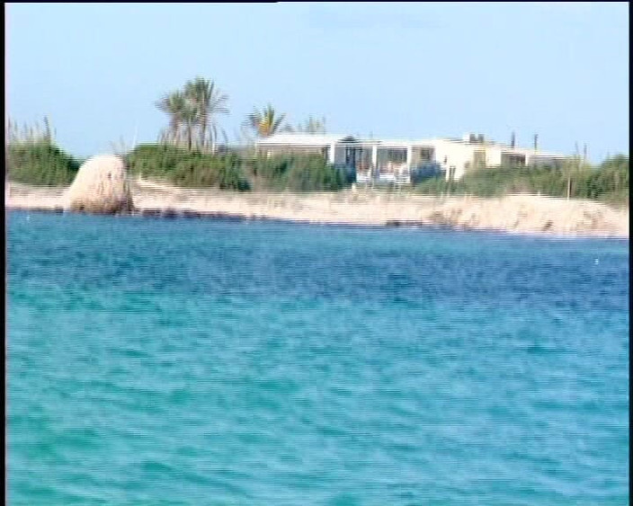 Under German Roofs: Le puttane tedesche adorano infilare un grosso cazzo nella loro...