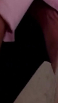Kåta MILF sträckt vid tjocka fingrar i slarvig fitta spela