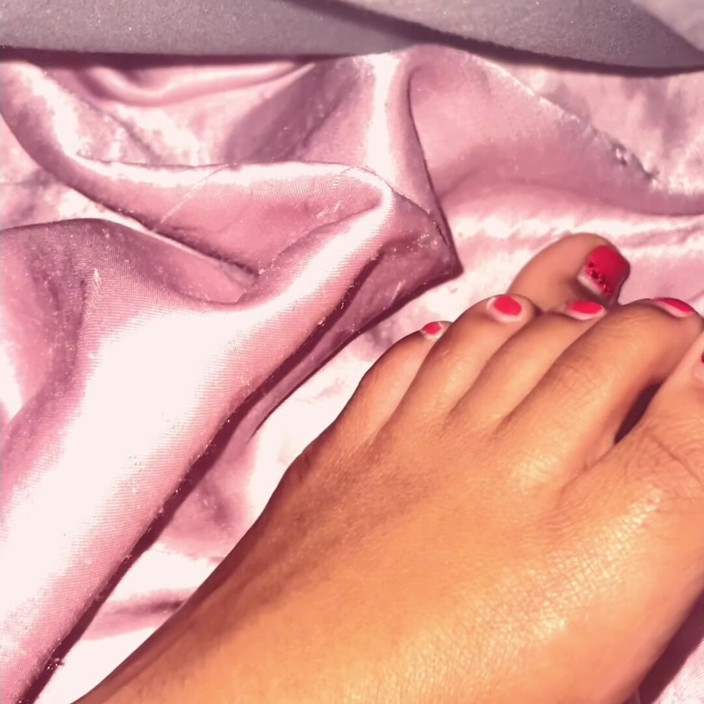 Emilytyche: Feet and Toes