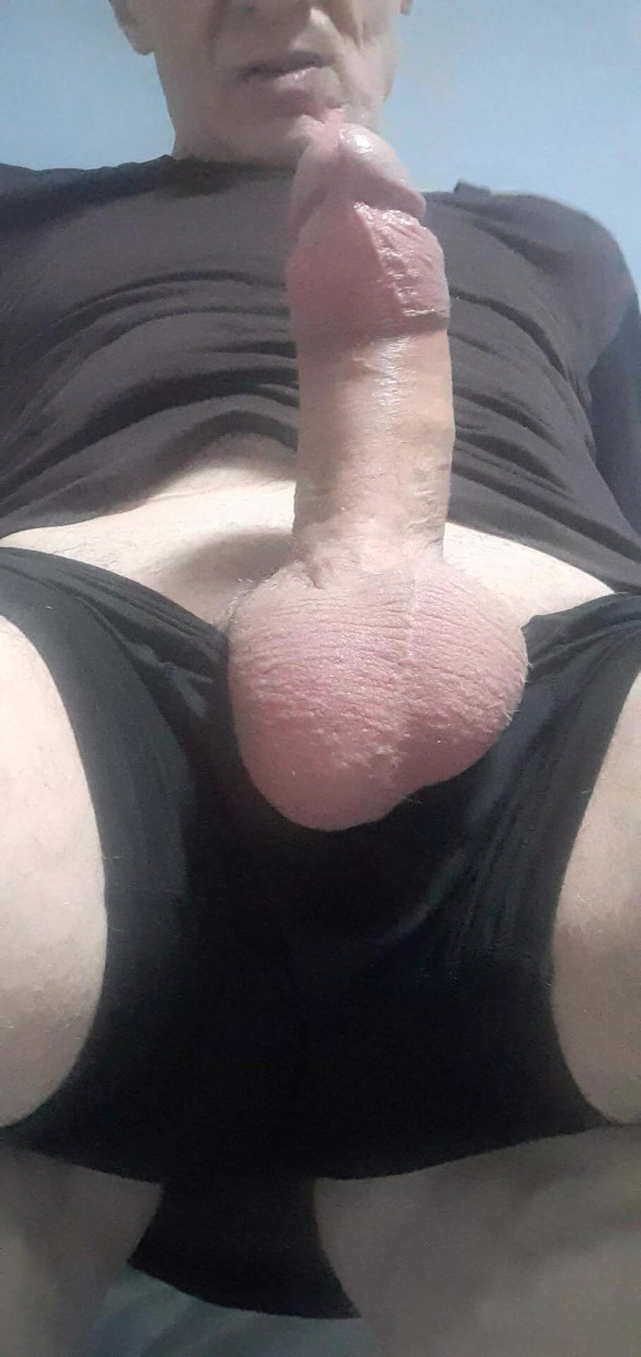 Big uncut hard cock: Sega mastürbasyon yapıyor