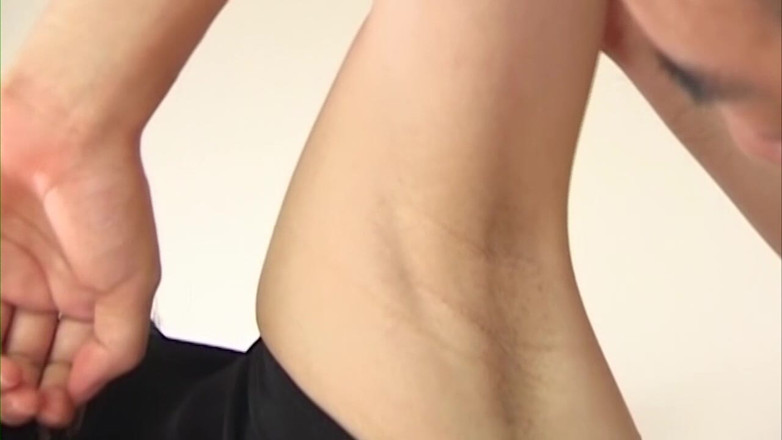 JapaneseAmateur: Mature Brunette MILF Enjoys Passionate Armpit Worship