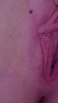 Oviposition fantasi berbaring telur & pelepasan pancutan mani (4K rakaman dekat)