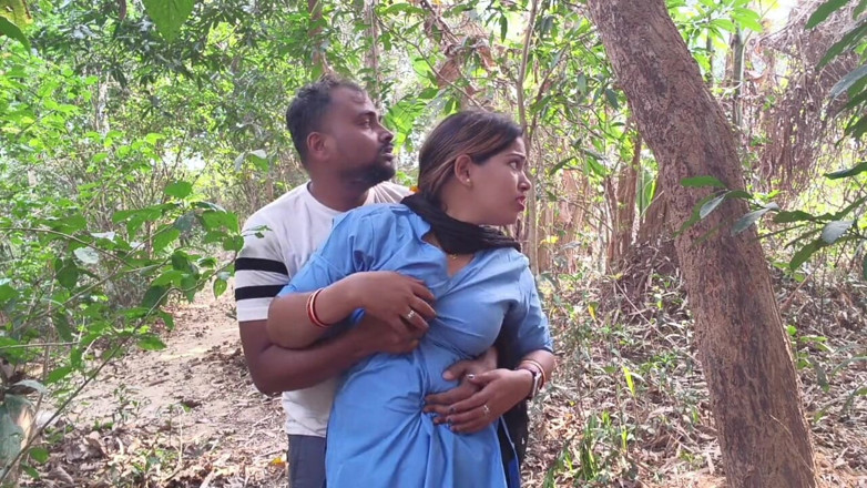 Sona bhabhi: उड़िया कॉलेज गर्ल जंगल में अपने बॉयफ्रेंड के साथ हार्ड-कोर चुदाई, आउटडोर जंगल में उड़िया सेक्स