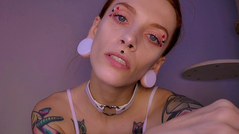 TattoedGirl666: सुंदर फूहड़ उसे सुंदर चेहरा दिखाता है