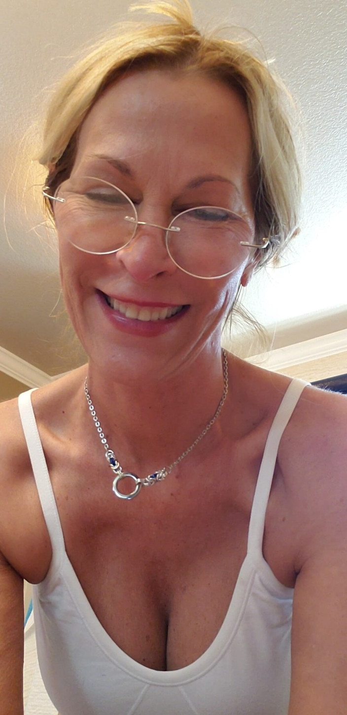 JessRyan: MILF camgirl jess ryan rasiert ihre beine und duscht