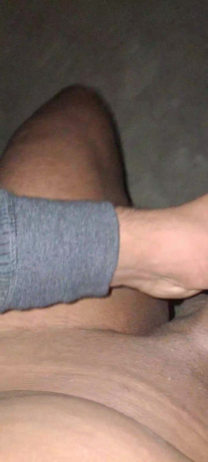 Rajveer Bhumihar: ベッドに横たわり、手コキをしているインドの若者