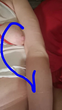 Aku lagi asik muasin memekku pakai mainan seks lovense, hmm
