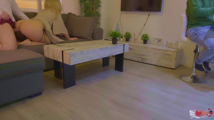 OlxRedFox: 배다른 아들의 자지를 빨아주는 계모 바람피는 와이프