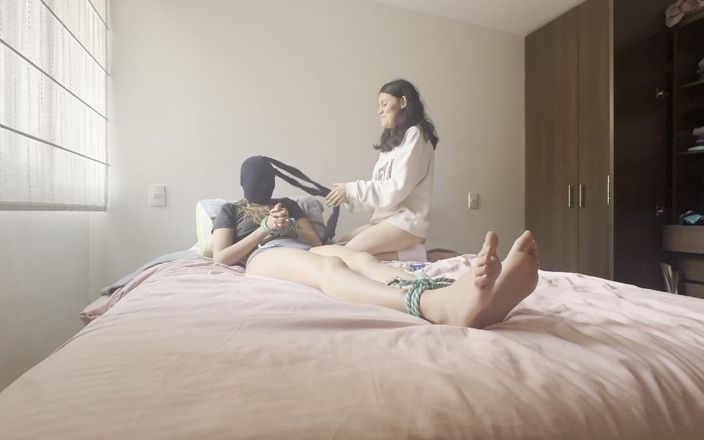 scarlettandc: Je montre à mon esclave comment être soumise