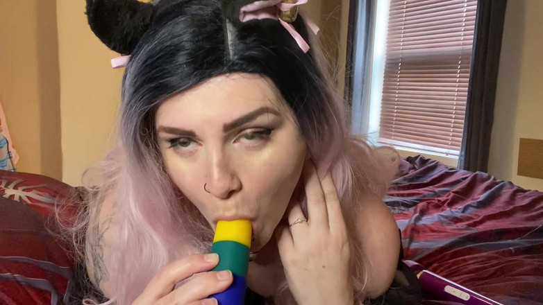 EeveeXo: Menina gata Anime Waifu fode um novo vibrador