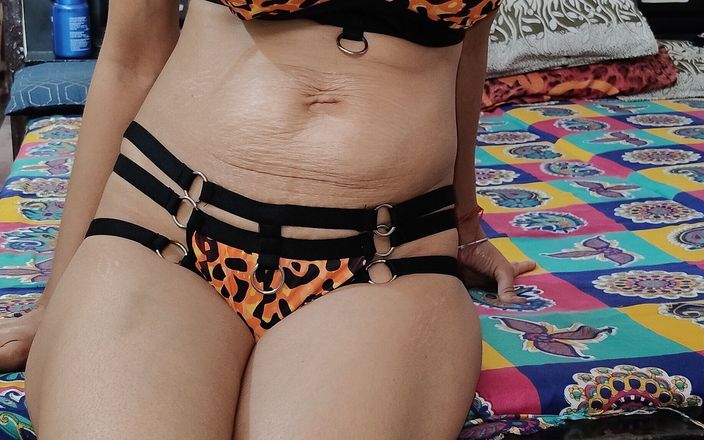 Kapsims: Індійська дружина показала своє нове плаття в бікіні для хлопця