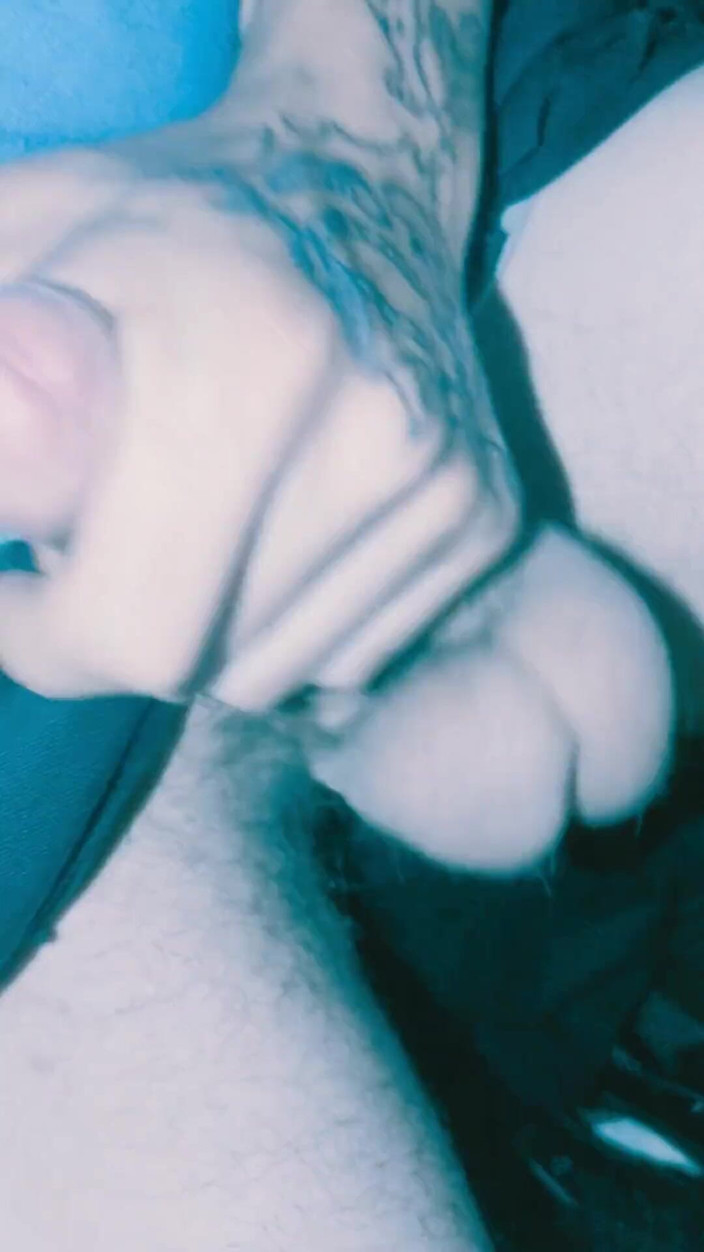 HungBareBackRabbit: 新しい2つのタトゥーを見せる