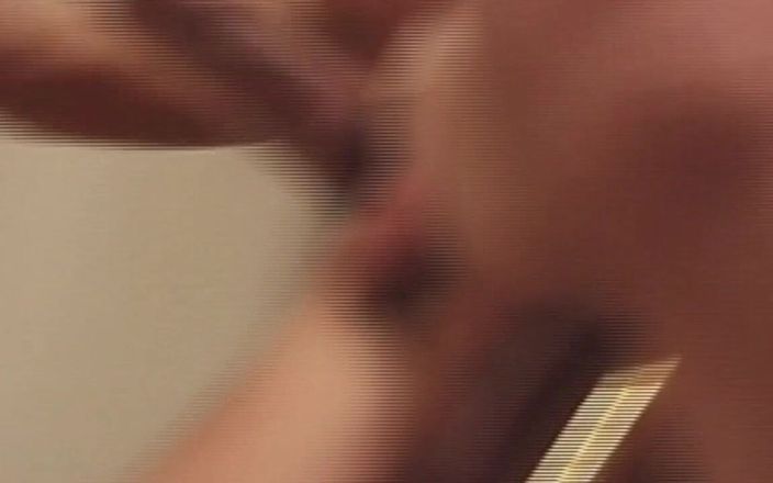 Just X Gays amateur porn: De hitte oppompen: ondeugende vrienden worden stoutmoedig op hun privé...