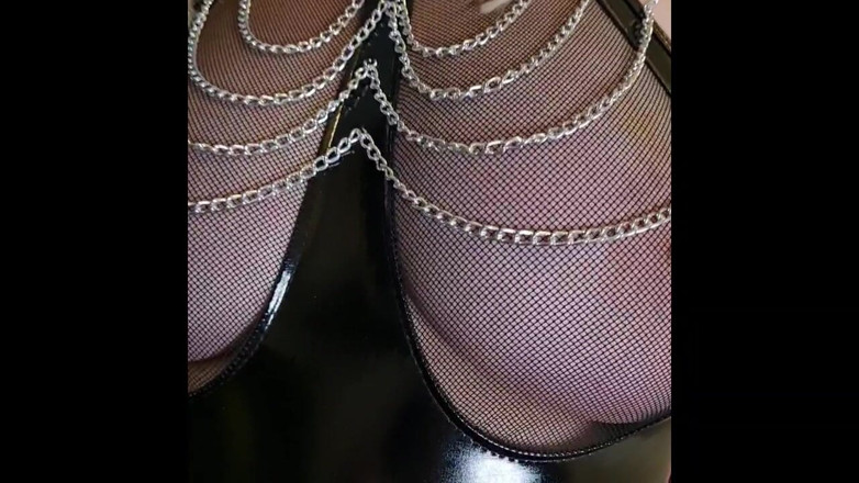 BBW_Wife: Seks kulübü seyahatimizden önce PVC ve Zincirler baskımı deniyorum
