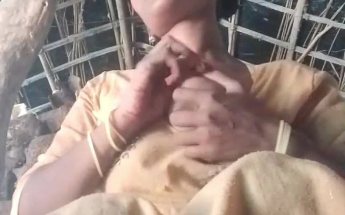 RJ NISHA: 德西女大学生的大乳头和阴户被指交