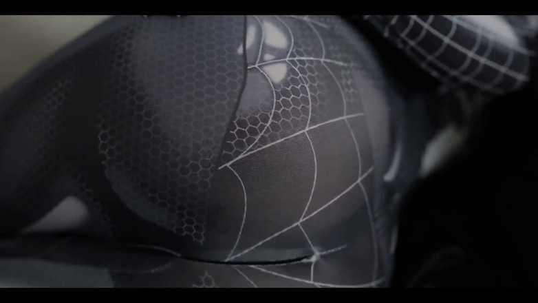 deafheaven666: Colmekin girl Spiderman Tobrut Indo usa botella de cuidado de...