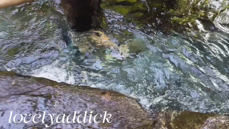 Lovelyaddik: Mandi di Air Dingin Sungai