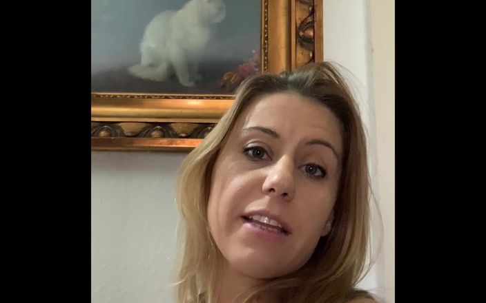 Nikky Thorne: Nikki lagi asik nikmatin video mesra ini