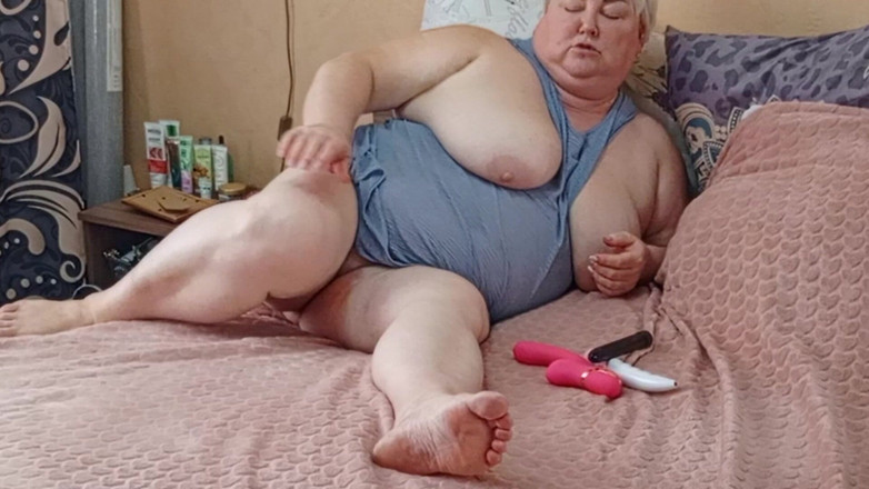 Zona901: 털이 무성한 보지의 여친 자위