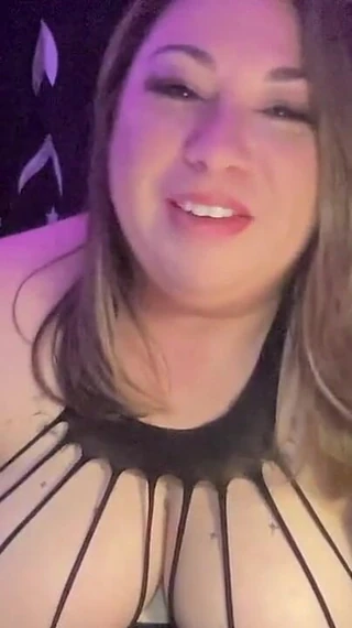 Marshmelly: Sexy Newbie BBW Streams First Orgasm
