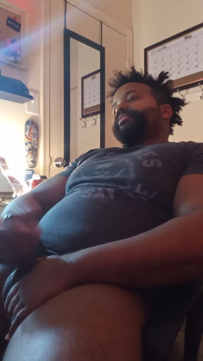 Eddie Venezuela: BBC Bear Cam Show Jerk and Cum